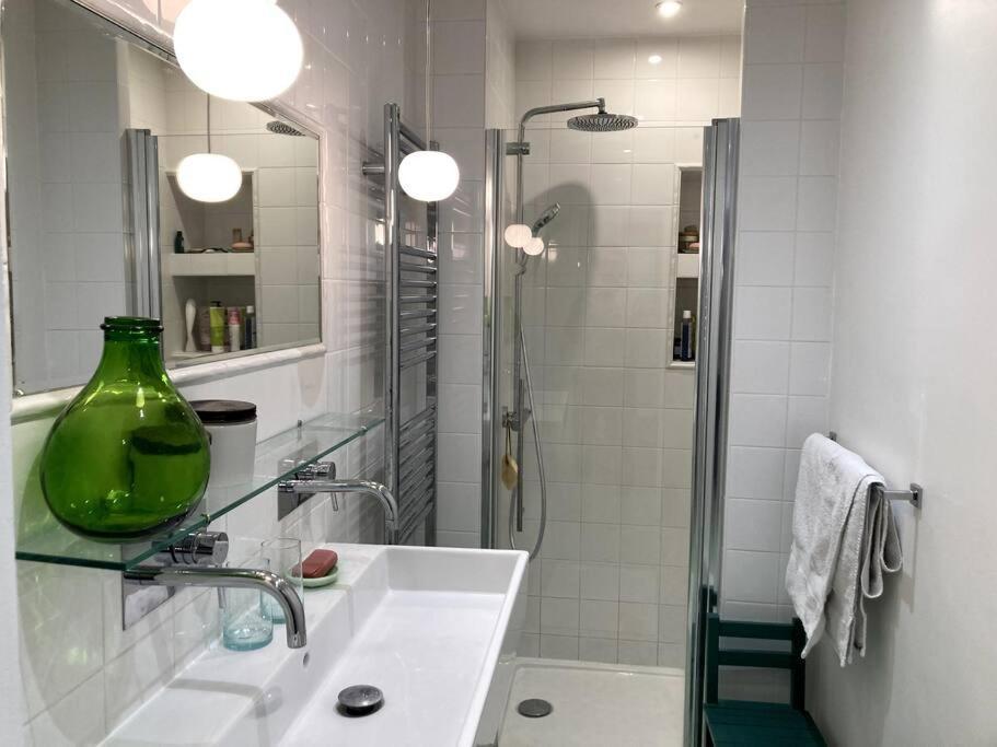 Appartement Cosy Dans Le 9E Paris Exterior foto